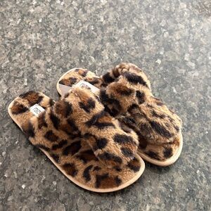 Nordstrom Rack Fuzzy Leopard Print Slippers- Size Small NWT